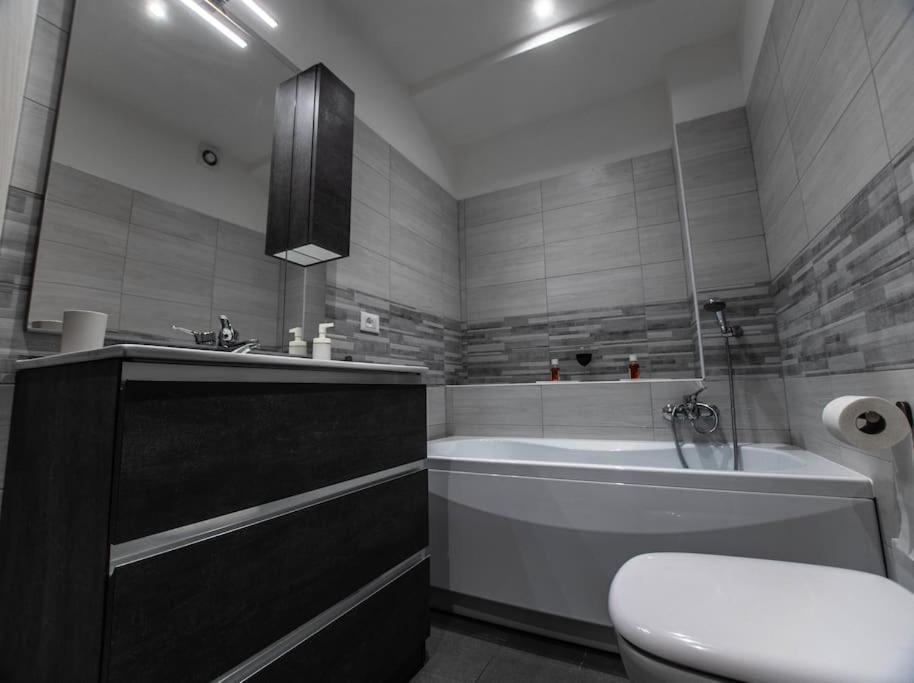 Appartamento Modern Loft Center Of Turin + Jacuzzi 30M Metro Collegno Esterno foto